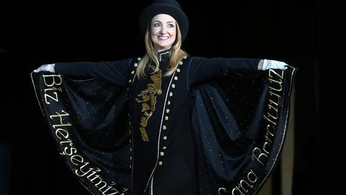 CHP\'li Vekil Aylin Nazlıaka Podyuma Çıktı