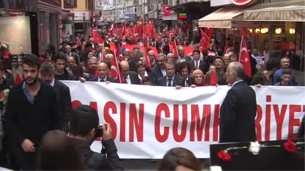 CHP Trabzon\'da Cumhuriyet Yürüyüşü Düzenledi