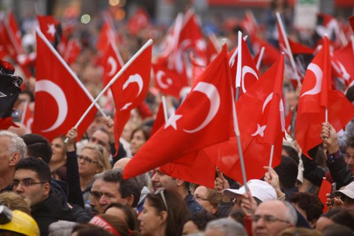 Cumhuriyet İçin Gündoğdu Meydanı\'nda Toplandılar