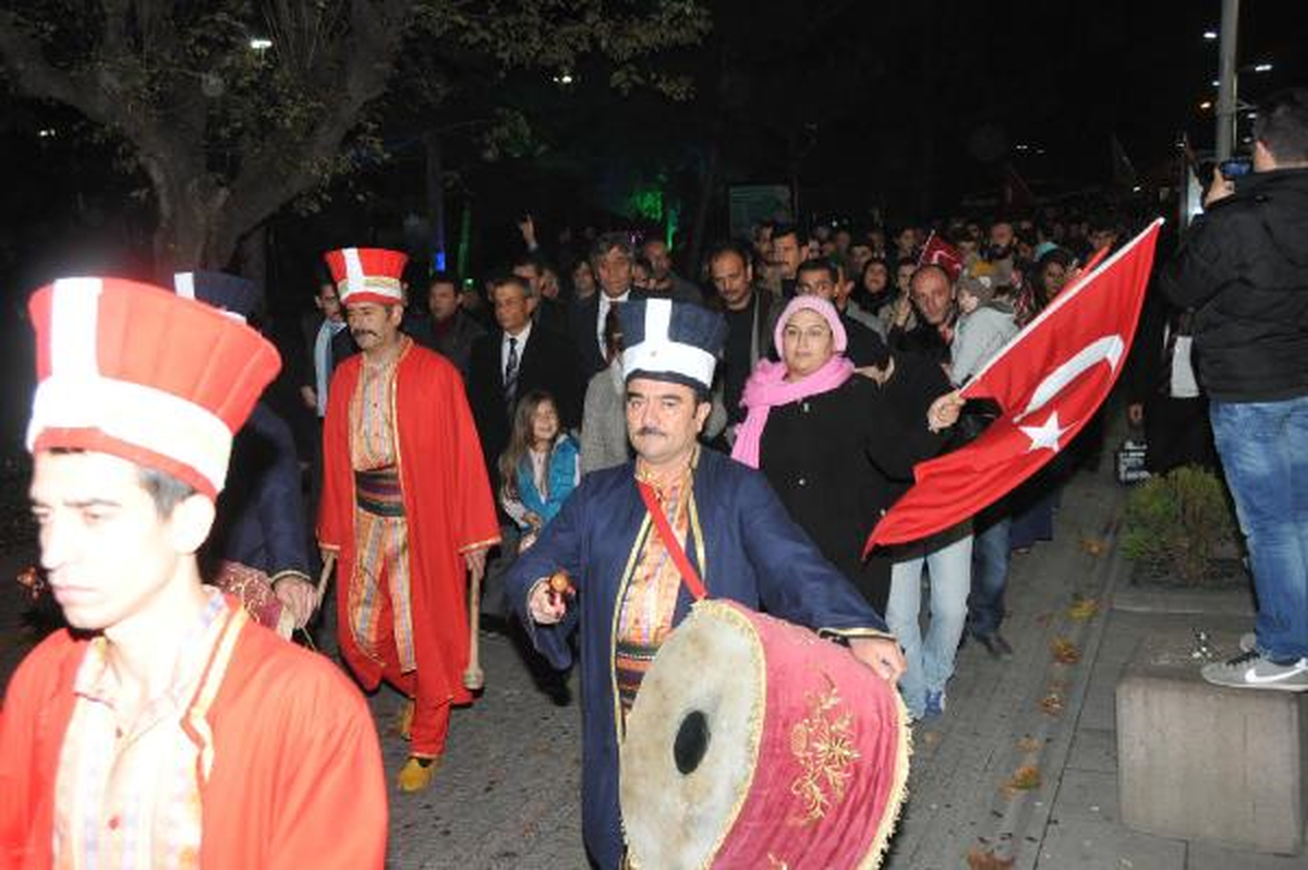 Eskişehir\'de Mehterli Cumhuriyet Yürüyüşü