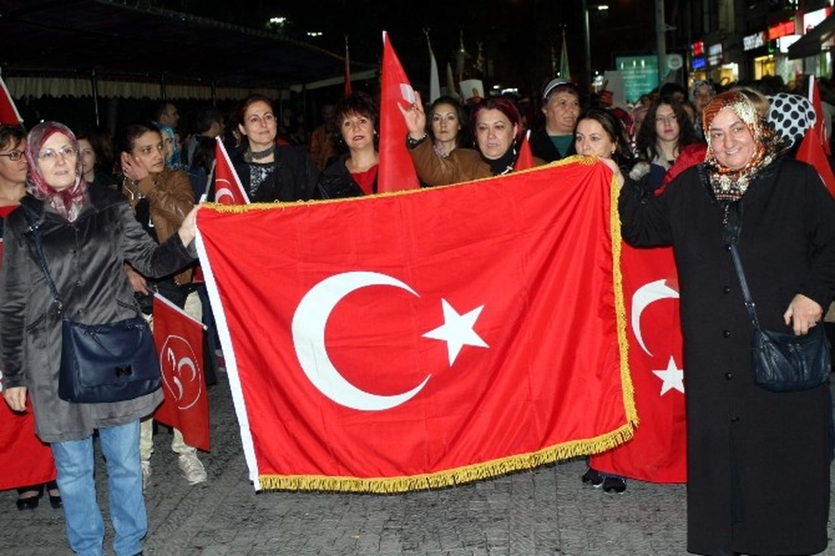 Eskişehir\'de Ülkücülerden Mehteranlı 29 Ekim Yürüyüşü