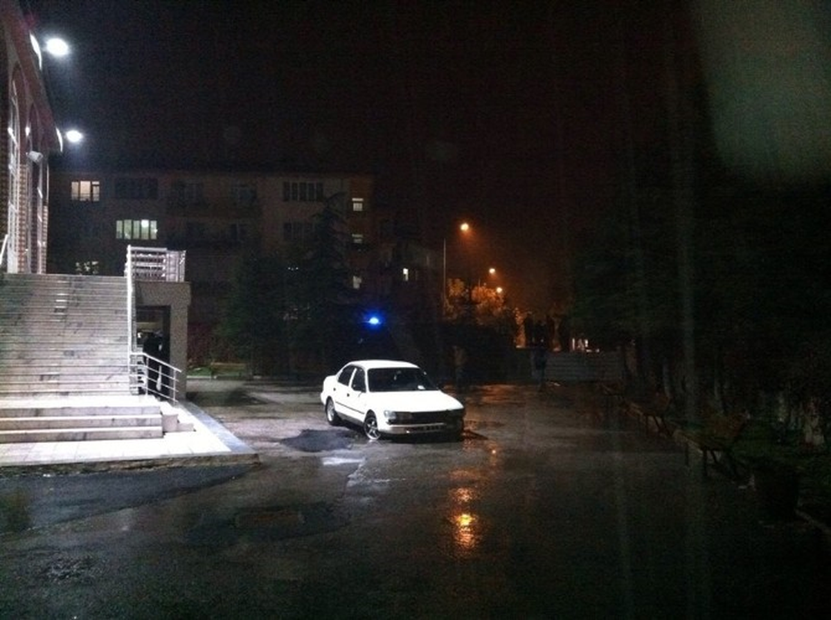 Hızını Alamadı, Cami Avlusuna Uçtu