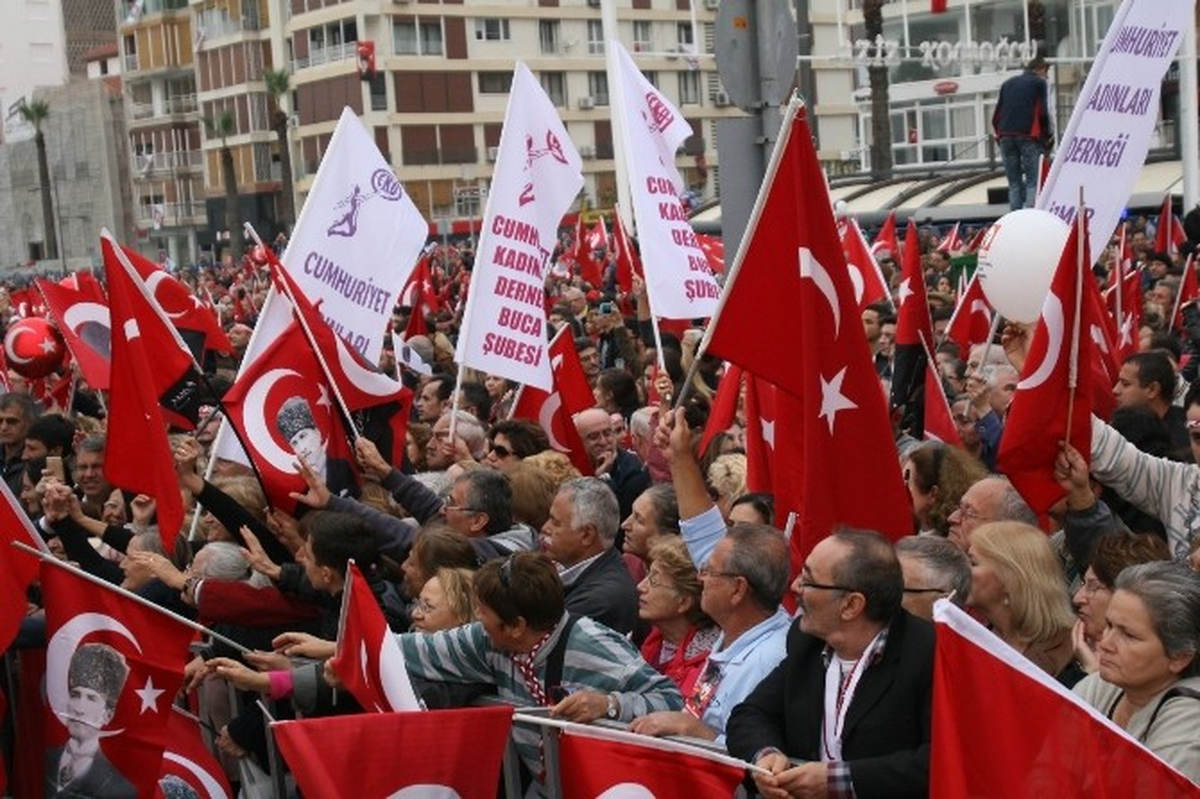 İzmir\'de \'Alternatif\' Cumhuriyet Bayramı Kutlaması
