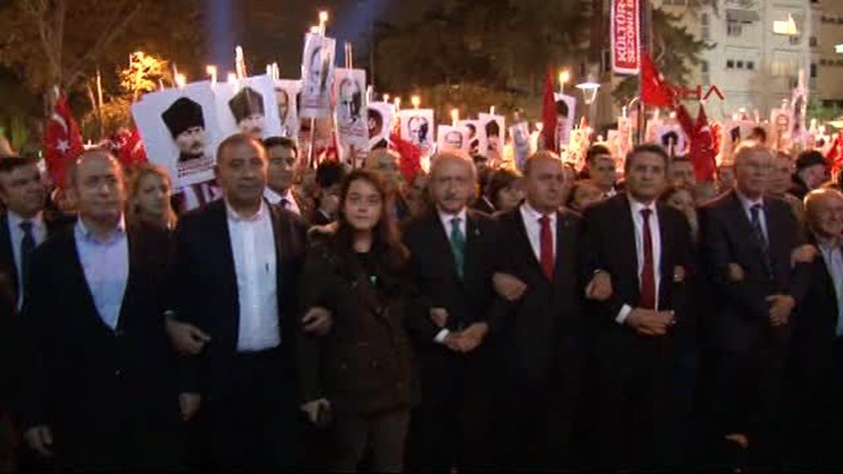 Kadıköy\'de Büyük Cumhuriyet Yürüyüşü