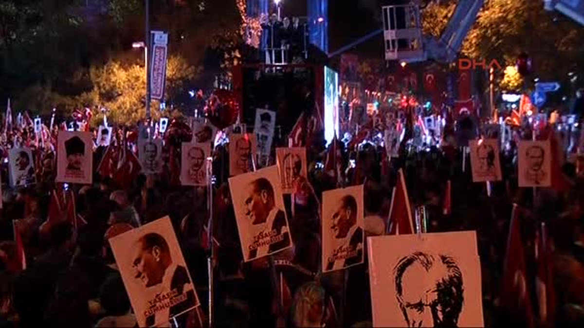 Kılıçdaroğlu, Kadıköy\'deki Büyük Cumhuriyet Yürüyüşü\'ne Katıldı 2