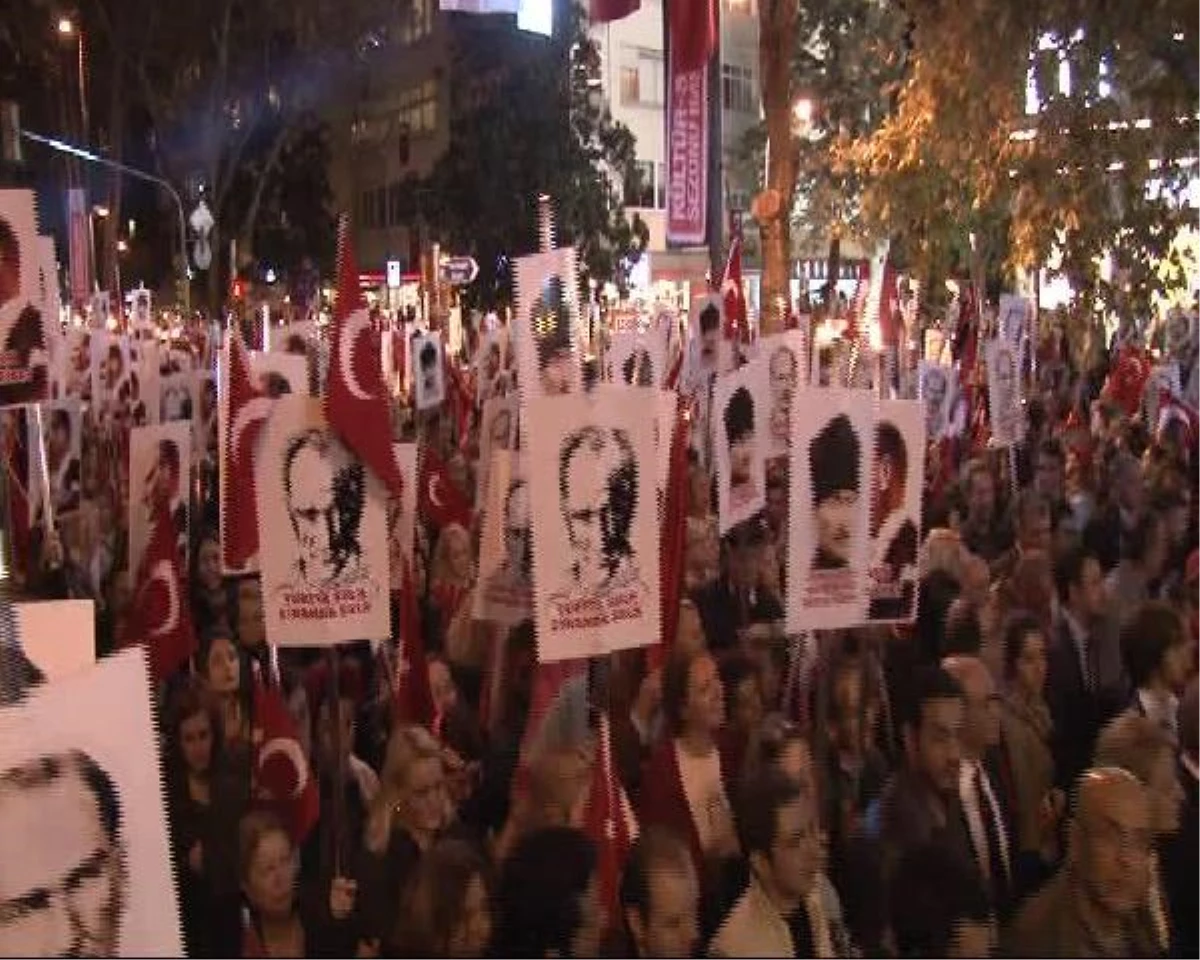 Kılıçdaroğlu, Kadıköy\'deki Büyük Cumhuriyet Yürüyüşü\'ne Katıldı