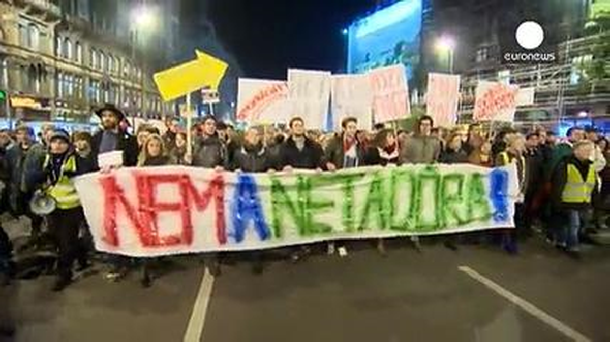 Macaristan\'da İnternet Yasası \'Bardağı Taşıran Son Damla\' Oldu