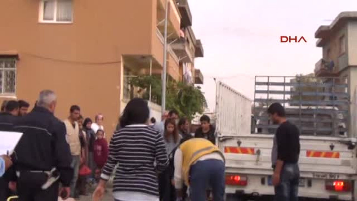 Manevra Yapan Kamyonetin Çarptığı Kadın Yaralandı
