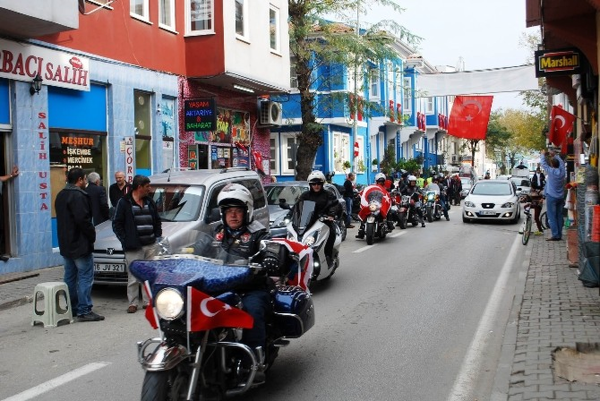 Motorculardan Barış Korteji
