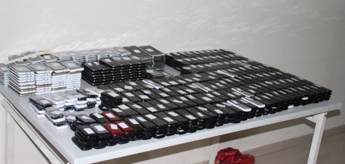 Otomobilden Kaçak 400 Cep Telefonu Çıktı