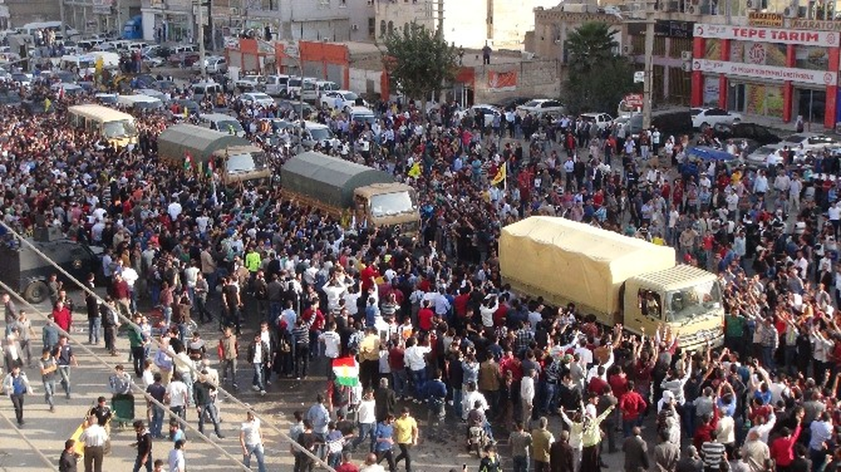 Peşmerge Konvoyu Kızıltepe'den Viranşehir'e Hareket Etti