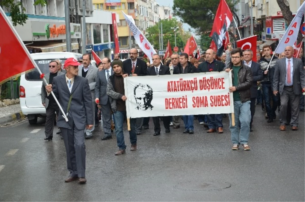 Soma Add, Atatürk, Cumhuriyet, Bayrak ve Şehitler İçin Yürüdü