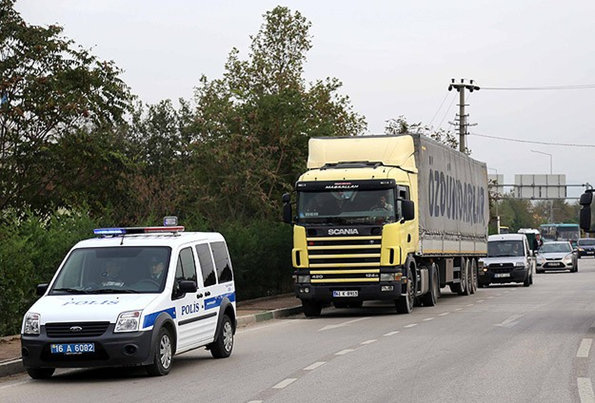 Teröristlerin Patlayıcı Yüklü Kamyonu Kaçırması