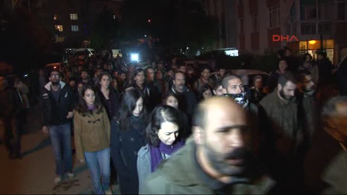 Validebağ\'da Kefenli Protesto
