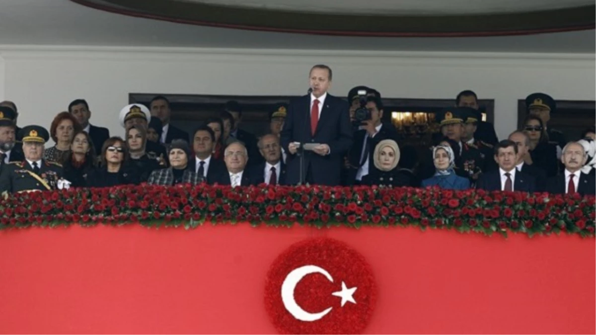 29 Ekim Törenlerinde Huysuzlanan At, Erdoğan\'ı Güldürdü