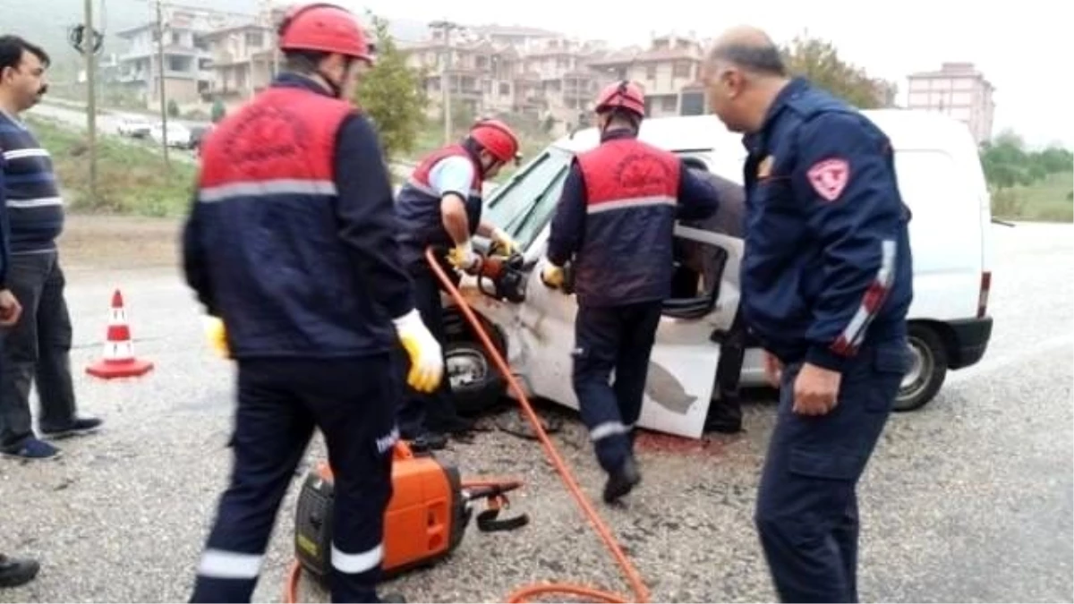 Balıkesir\'de Trafik Kazası: 2 Yaralı