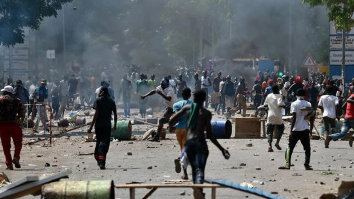 Burkina Faso\'da Muhalifler Parlamento Binasına Saldırdı