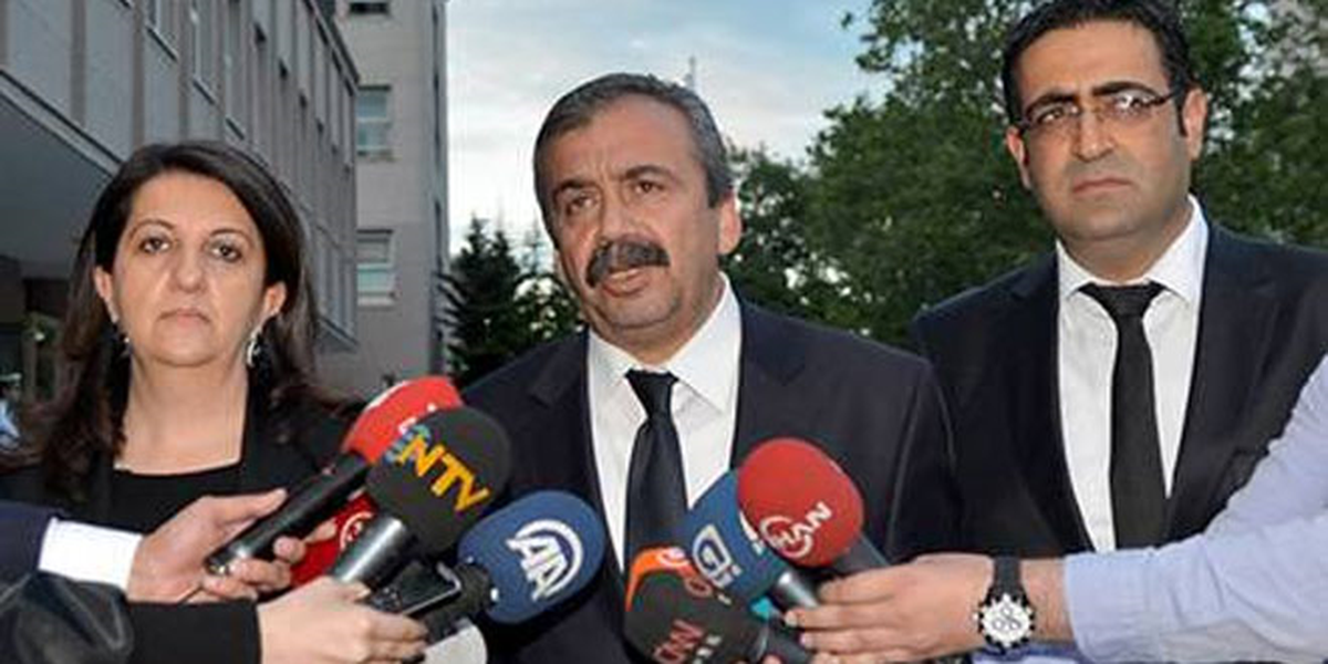 Hdp Heyeti : Öcalan\'ın Yaşamını Yitirdiğine Dair Haberler Gerçek Dışıdır