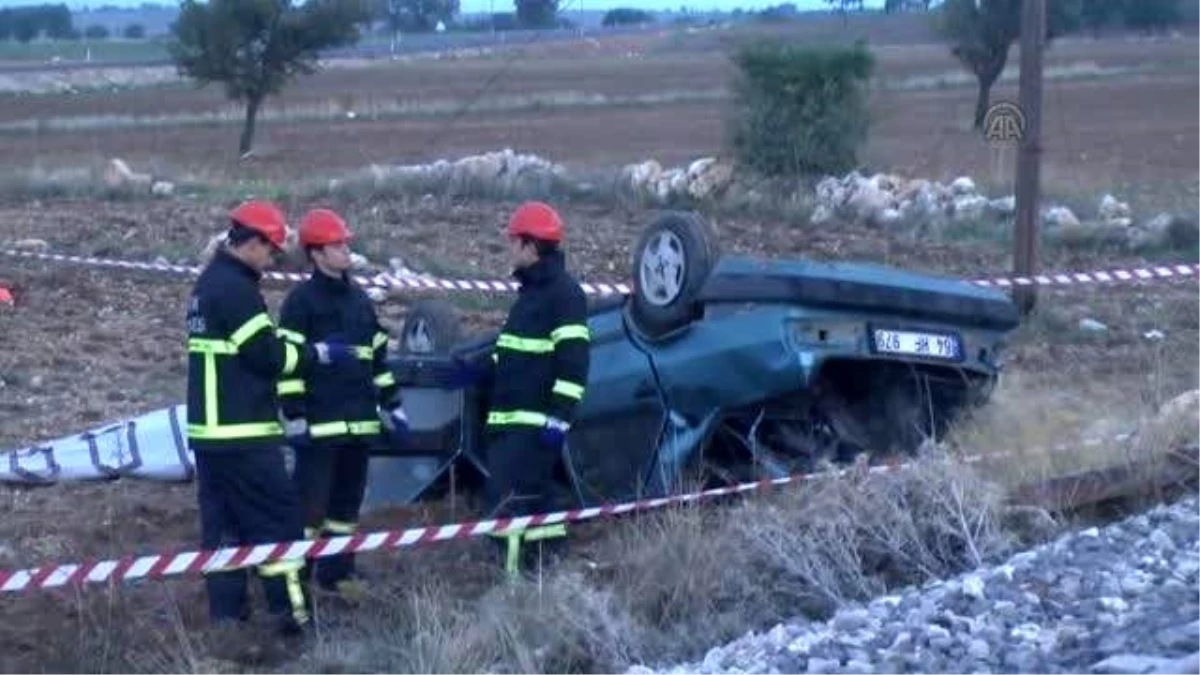 Lokomotifin Çarptığı Otomobildeki Çift Hayatını Kaybetti