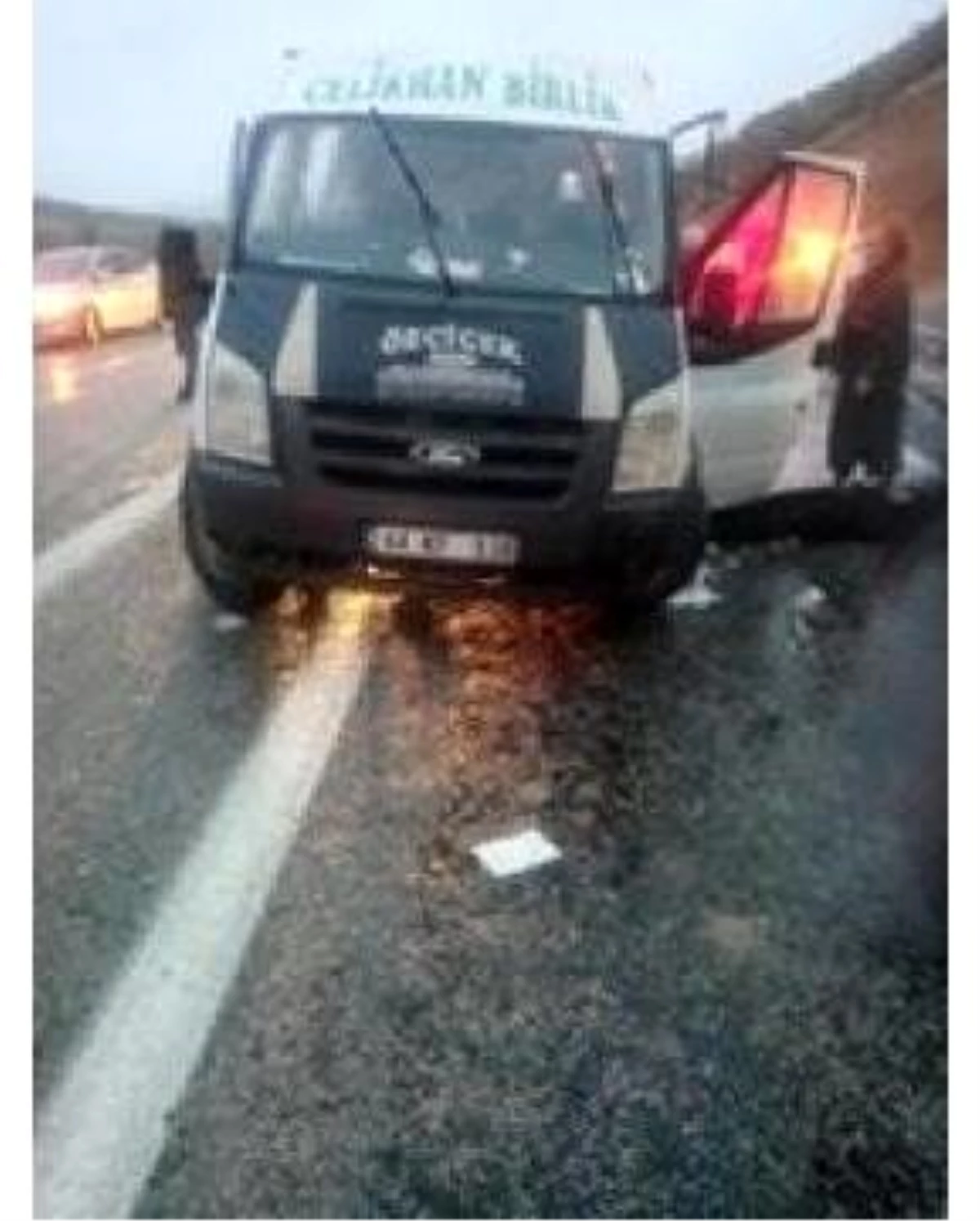 Doğanşehir\'de Minibüs Kamyonla Çarpıştı: 3 Ölü, 6 Yaralı