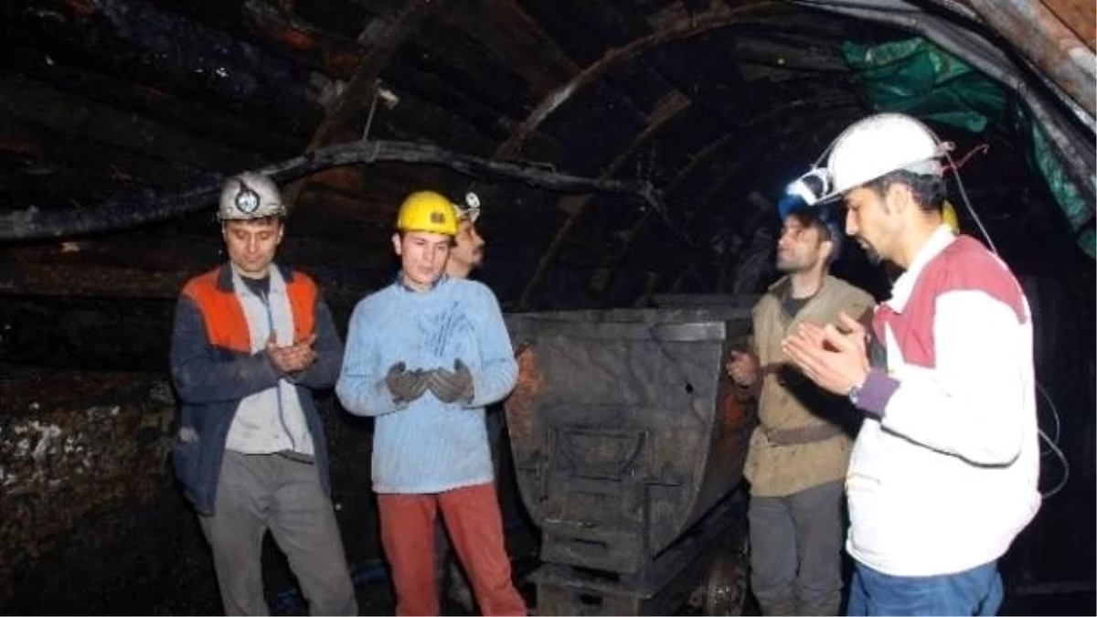 Zonguldaklı Madenciler, Karaman\'daki Meslektaşları İçin Dua Etti