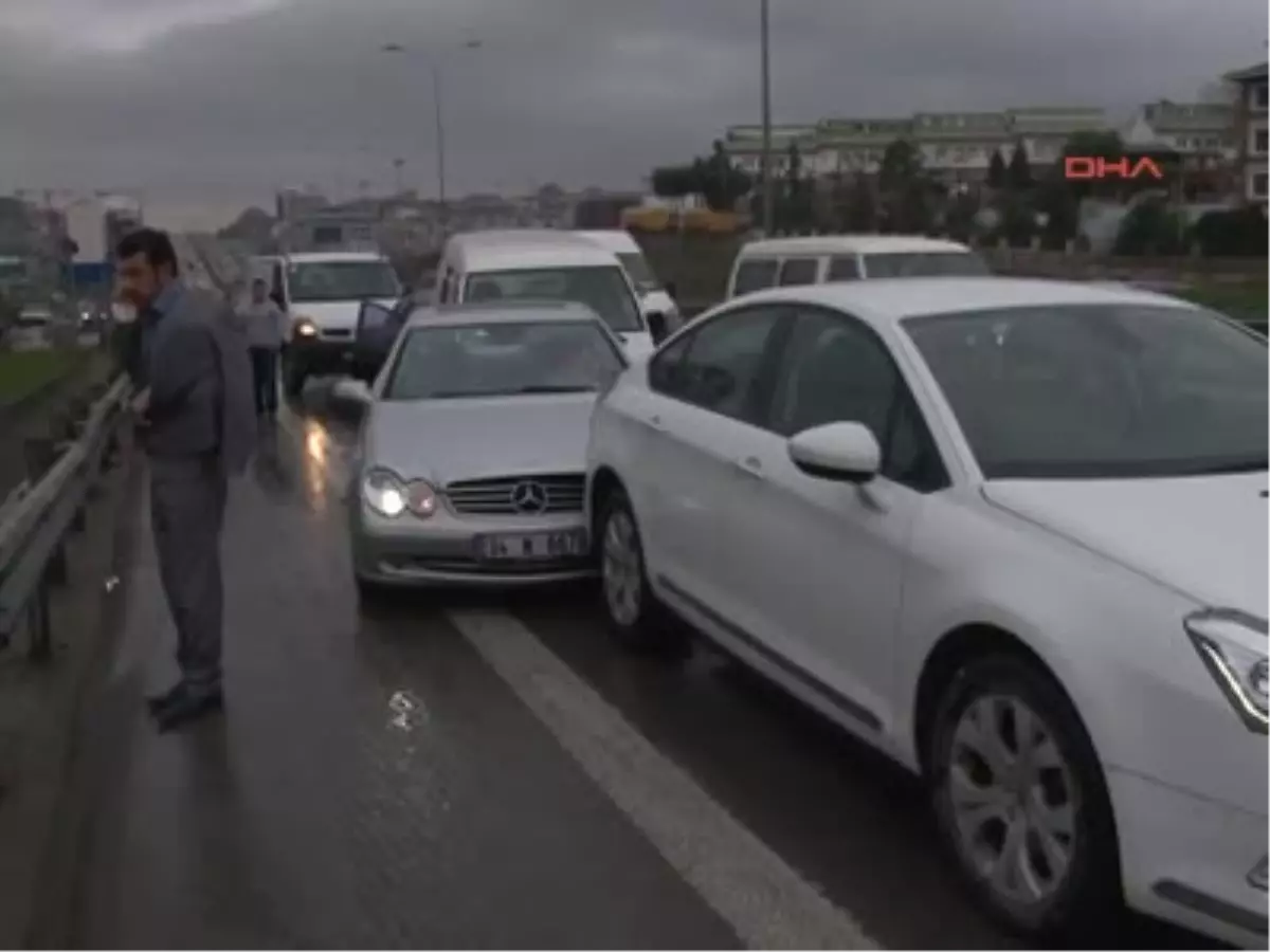 Yağmur Kazaları Getirdi; Trafik Yoğunluğu Yaşandı