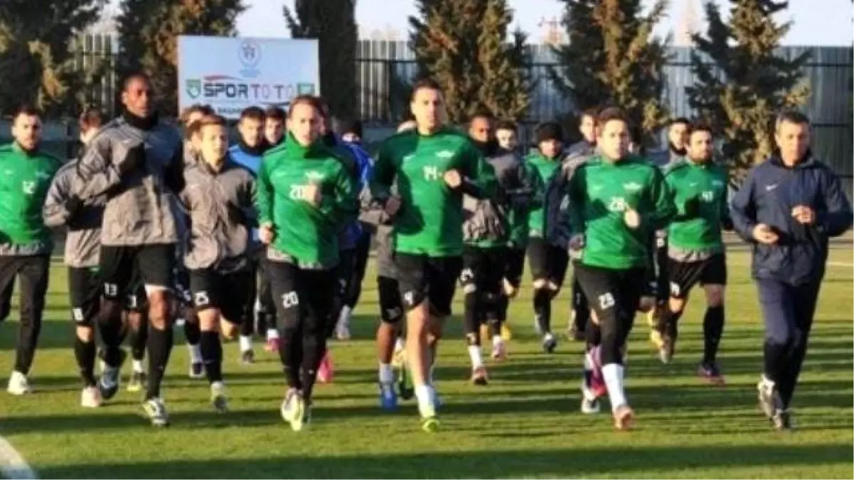 Akhisar Belediyespor Trabzonspor\'u Ağırlıyor