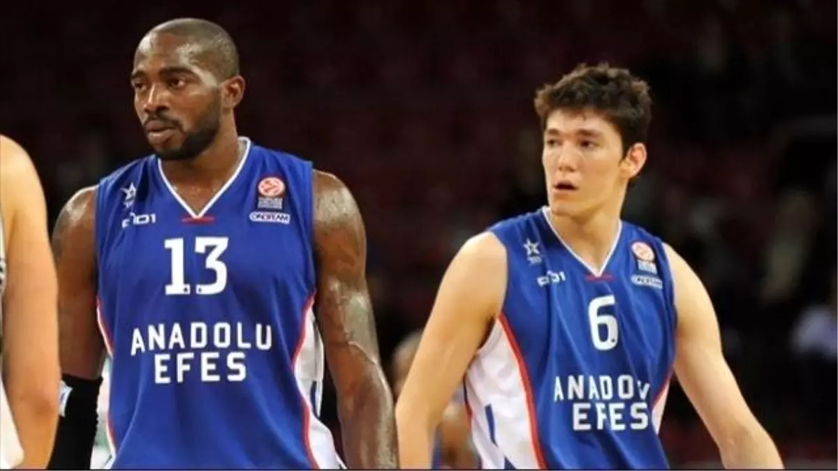 Anadolu Efes: 62 - Zalgırıs Kaunas: 65