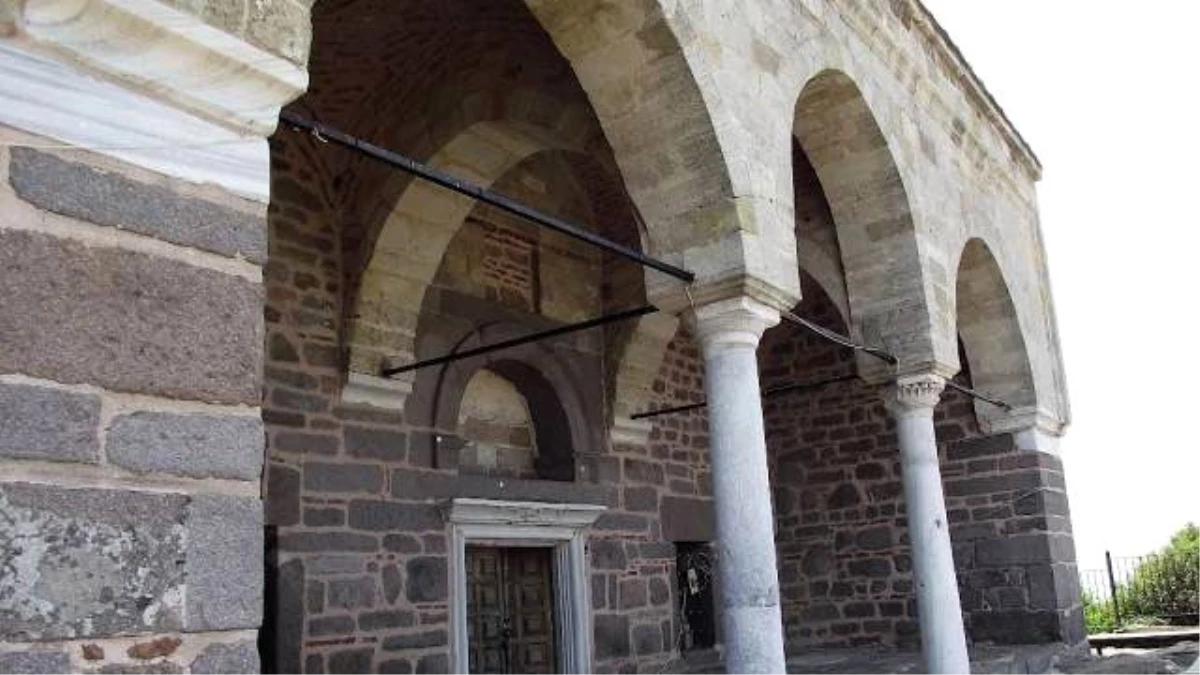 Antik Tapınağın Taşlarıyla İnşa Edilen 648 Yıllık Cami