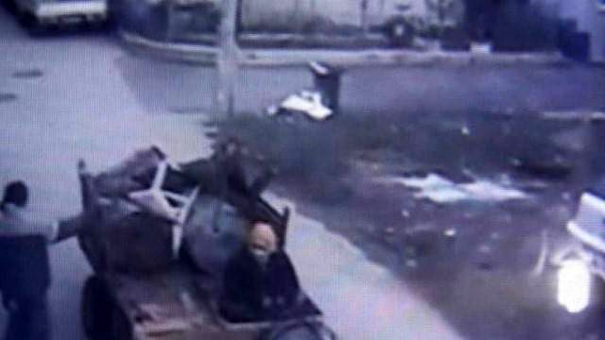 At Arabalı Hırsızlar Güvenlik Kamerasına Yakalandı