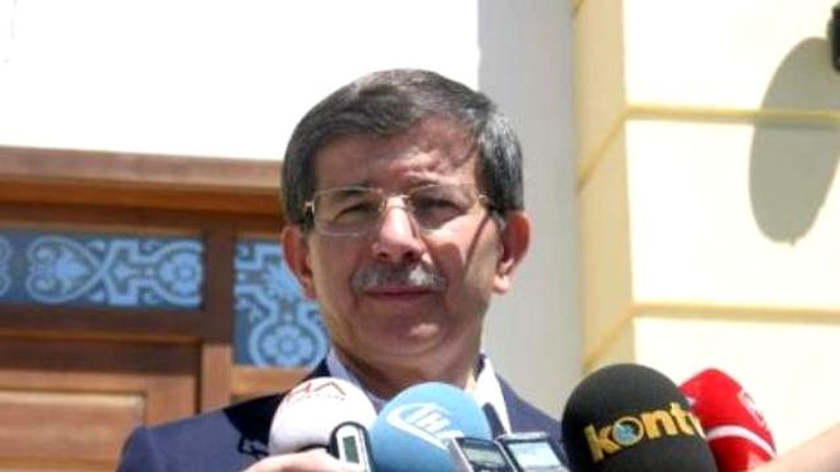 Başbakan Davutoğlu, Cuma Namazını Hasan Tanık Camii\'nde Kıldı