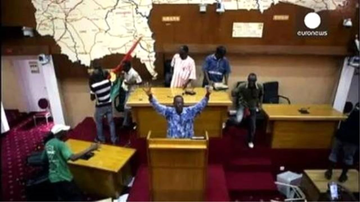 Burkina Faso Ordusu Meclisin Feshedildiğini Duyurdu