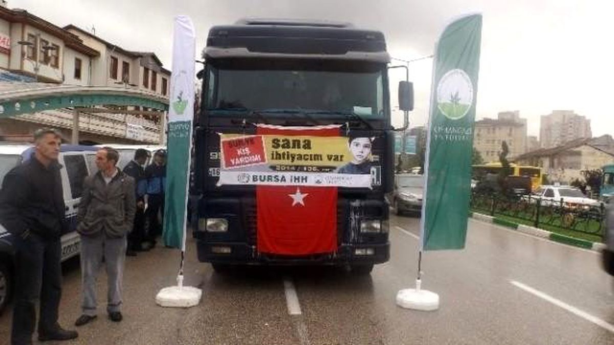 Bursa\'dan Suriyeli Mültecilere 139. Yardım Tırı Dualarla Uğurlandı