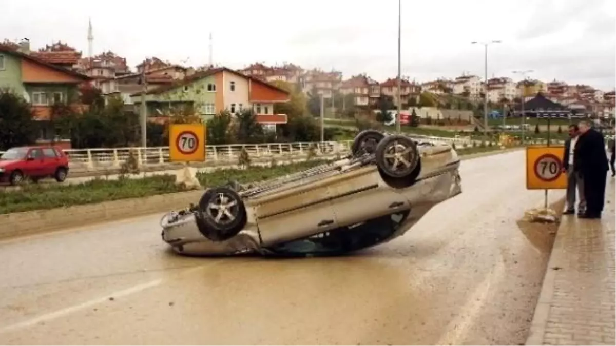 Direksiyon Hakimiyetini Kaybeden Sürücü Takla Attı