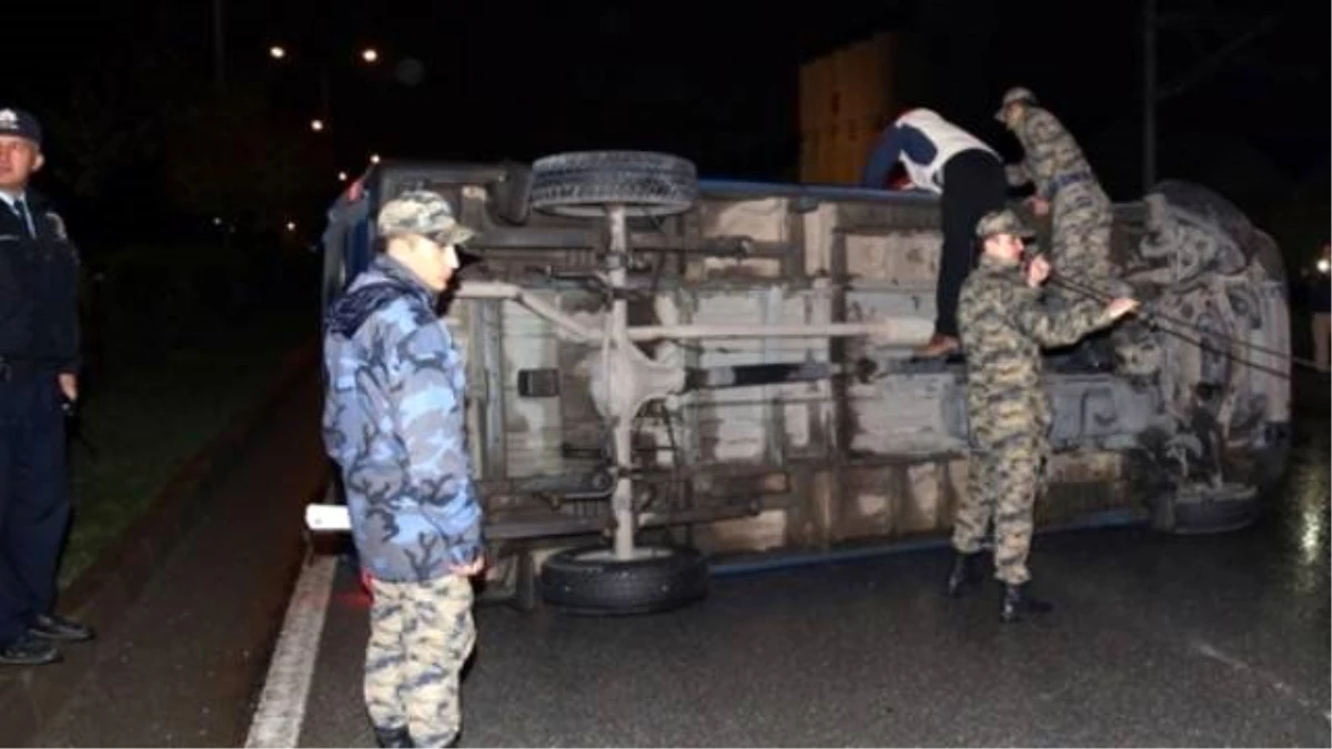 Eskişehir\'de Askeri Araç Devrildi: 2 Yaralı