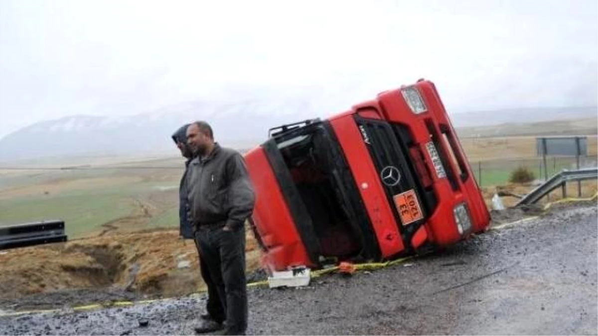 Fuel Oil Tankeri Devrildi: 1 Yaralı