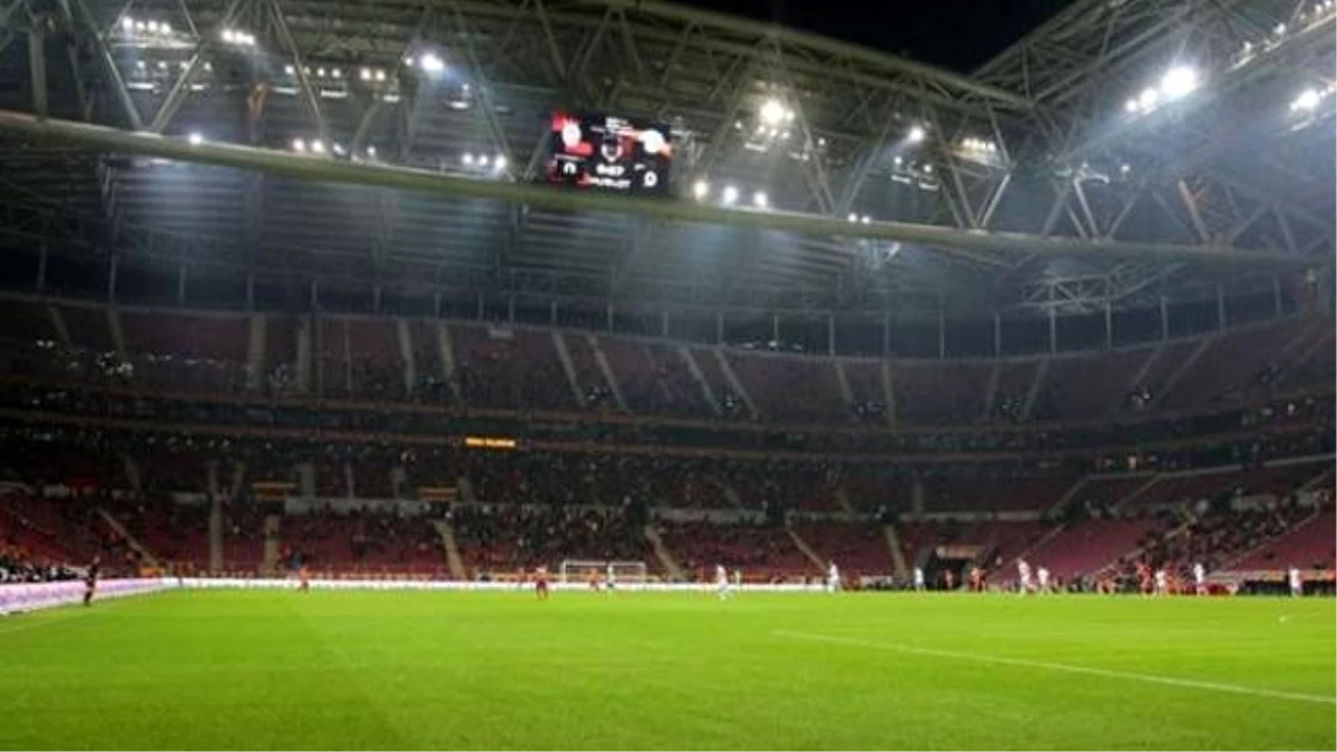 Galatasaray Tribüne Gitmedi