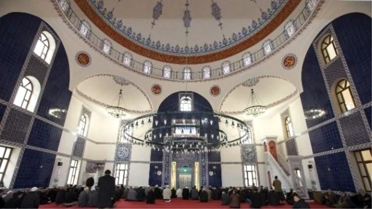 İbadete Açılan Yeni Camide Karaman İçin Dua Ettiler