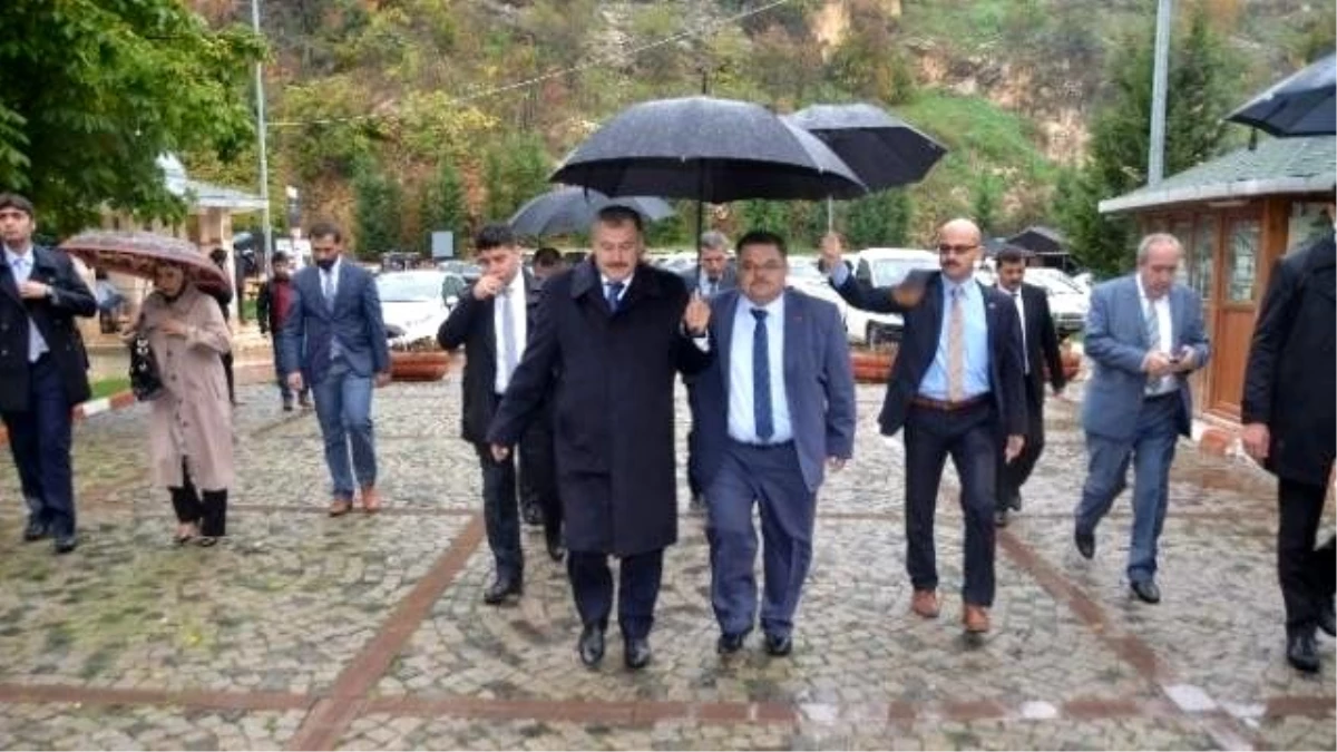 Orman ve Su İşleri Bakanı Veysel Eroğlu Cuma Namazını Bilecik\'te Kıldı