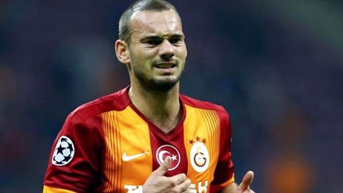 Sneijder İlk 11'de Yok!