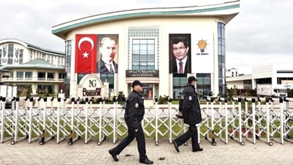AK Parti Kampında \'Böcek\' Şüphesi!