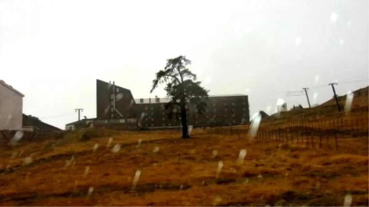 Kartalkaya\'ya Mevsimin İlk Karı Yağdı