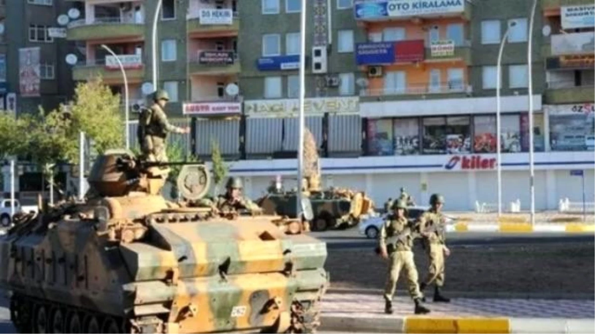 Diyarbakır\'da Asker Şehre İndi