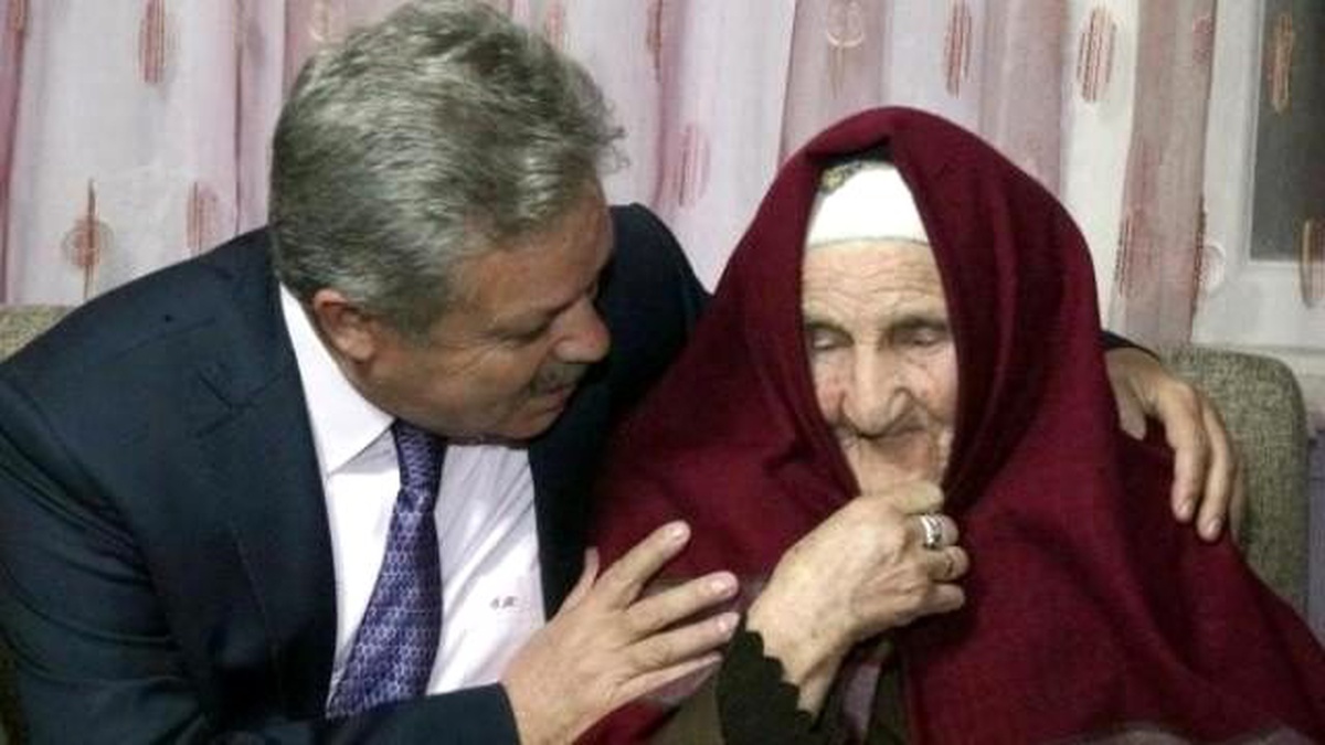 Gönüllü Gençler\' 92 Yaşındaki Kadını Yeni Eve Yerleştirdi