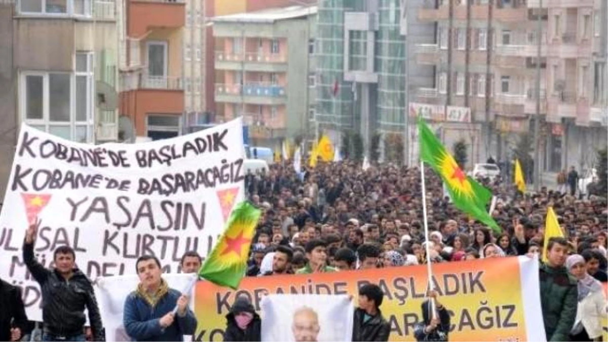 Hakkari\'deki Kobani Eyleminde Bir Banka Şubesine Saldırı Düzenlendi