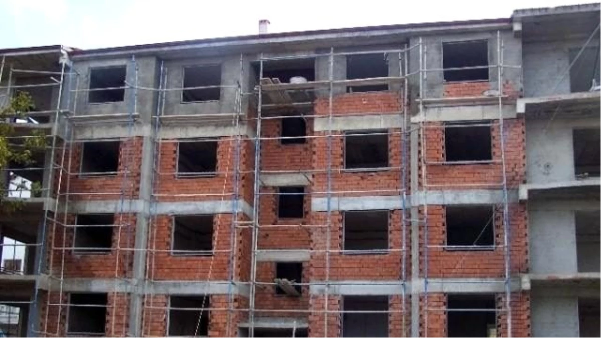 Beyşehir\'de İnşaatın 4. Katından Düşen İşçi Hayatını Kaybetti