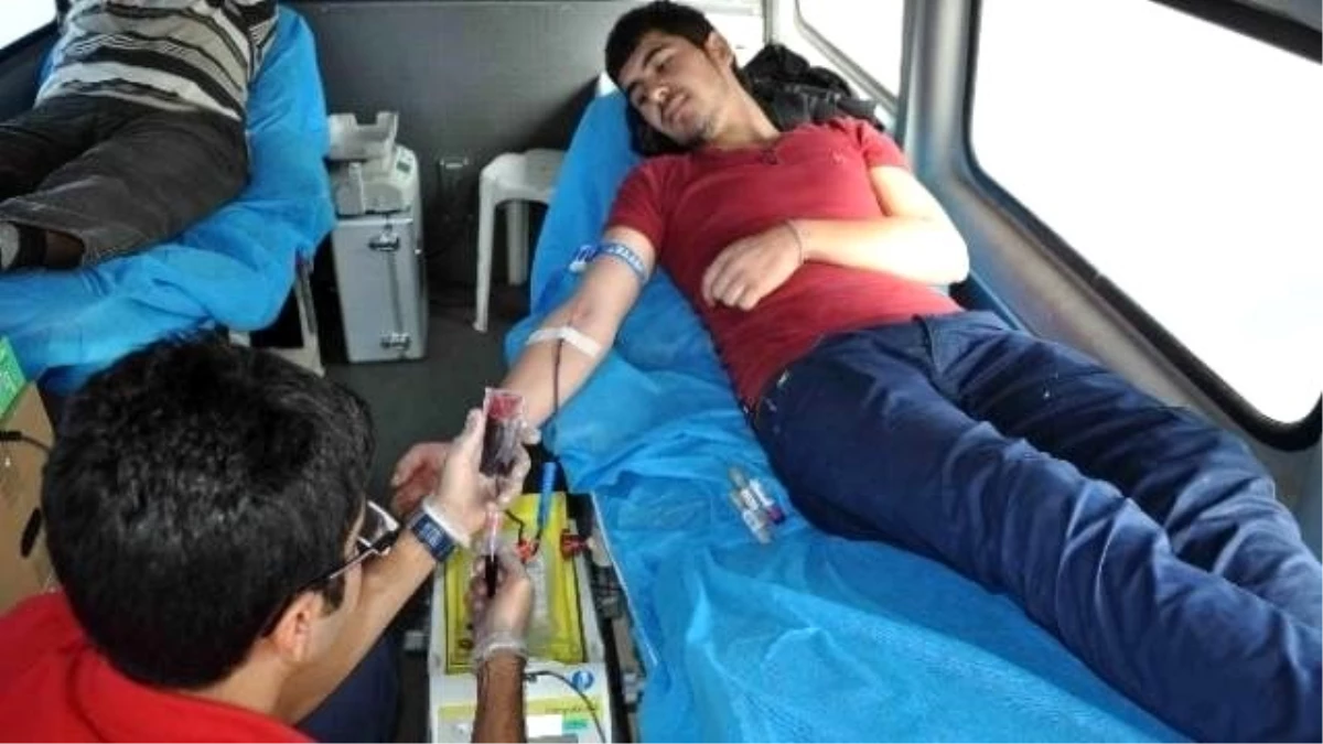 Kuşadası\'nda Kan Bağışı Kampanyası