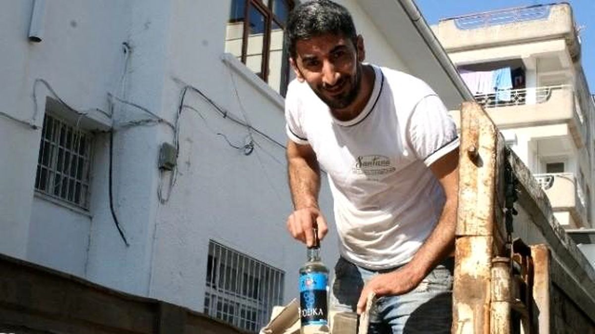 Marmaris\'te 30 Bin Şişe İçki İmha Edildi