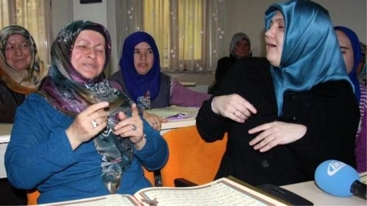 50 Yaşından Sonra İşaret Diliyle Kur\'an Okumayı Öğreniyorlar