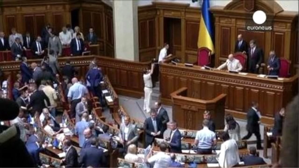 Poroşenko Yeni Hükümeti Kurması İçin Yatsenyuk\'a Destek Verecek